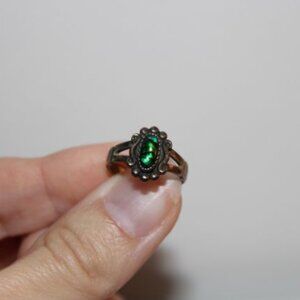 Sterling Silver & Green Gemstone Ring - Vintage